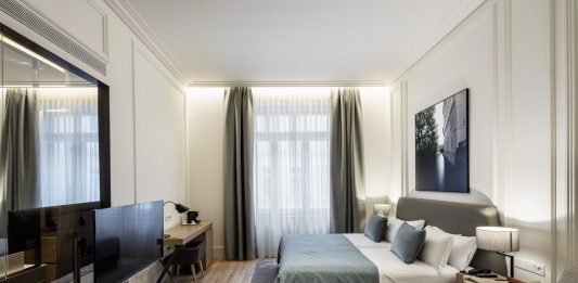 Kehangatan Modern di Kota Tua