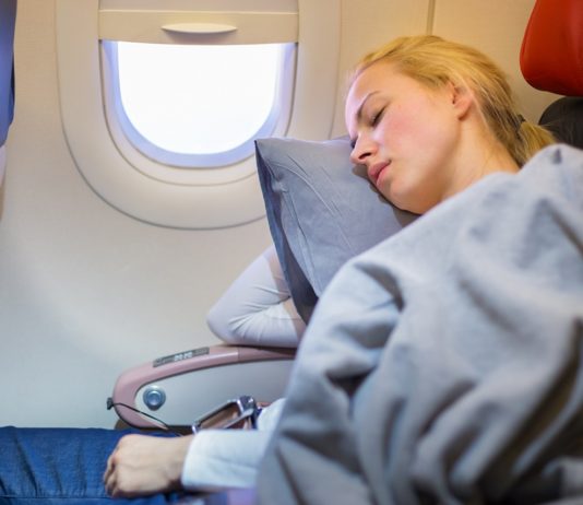 Tidur di Penerbangan Panjang