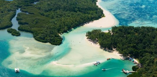 10 Destinasi Terpencil Ini Suguhkan Panorama Menawan