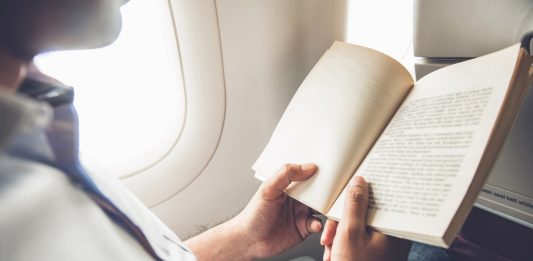 10 Cara Siasati Perjalanan Udara yang Panjang