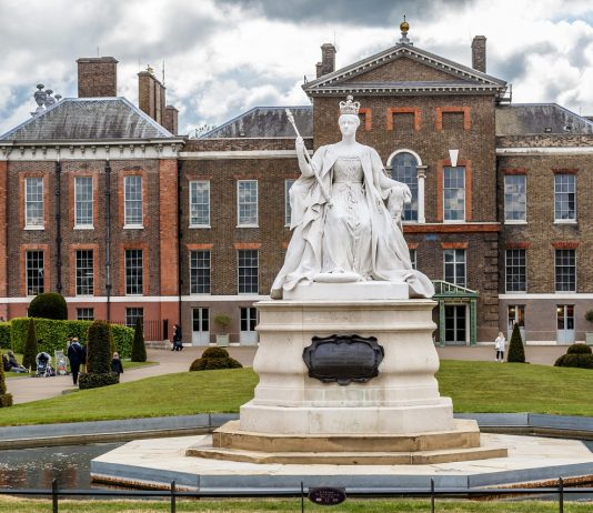 Anggota Keluarga Kerajaan Inggris yang Sering Melakukan Perjalanan