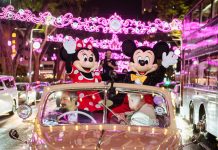 Natal bersama Karakter Disney di Singapura