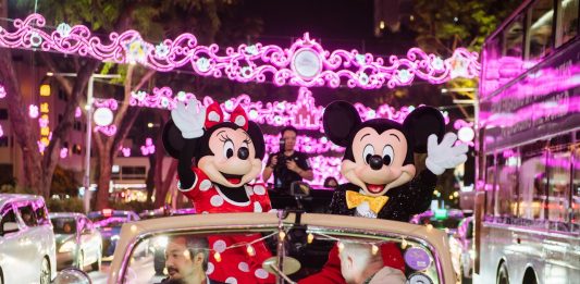 Natal bersama Karakter Disney di Singapura