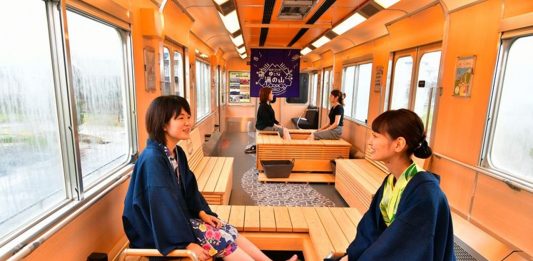 Kereta di Jepang Ini Tawarkan Spa Kaki untuk Penumpang