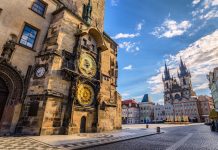 Jam Astronomi Praha Kembali Beroperasi