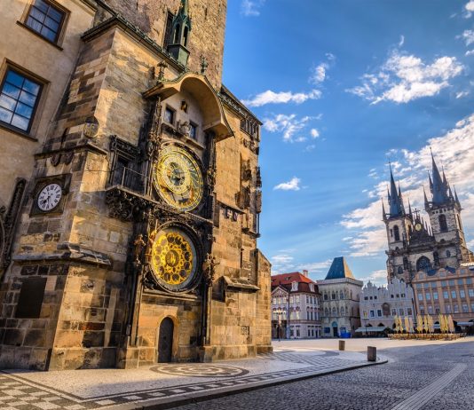 Jam Astronomi Praha Kembali Beroperasi