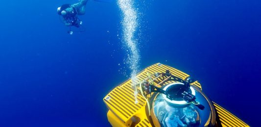 Operator Tur Ini Tawarkan Wisata Kapal Selam Pertama di Samudra Hindia