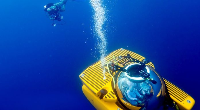 Operator Tur Ini Tawarkan Wisata Kapal Selam Pertama di Samudra Hindia