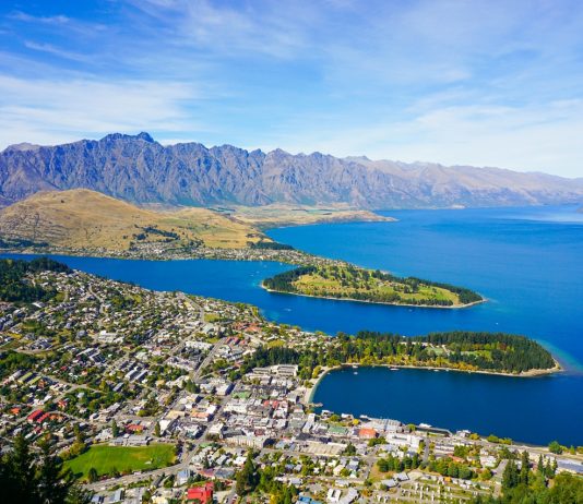 Queenstown Akan Berlakukan Pajak Turis