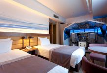 Hotel Ini Tawarkan Kamar dengan Simulasi Penerbangan Boeing 737