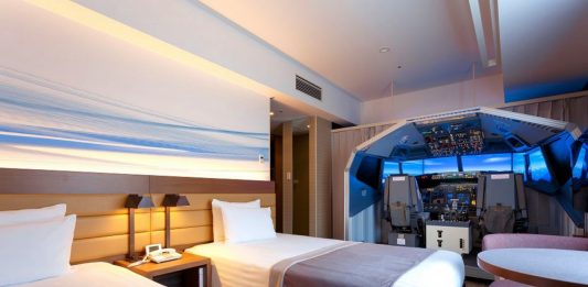 Hotel Ini Tawarkan Kamar dengan Simulasi Penerbangan Boeing 737