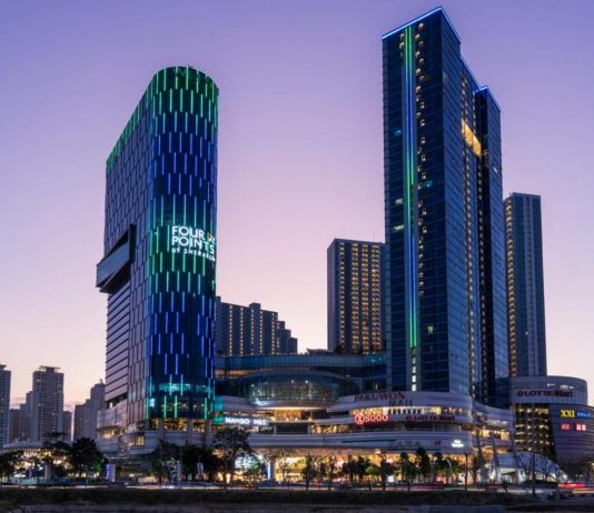 Four Points By Sheraton Buka Hotel Baru di Surabaya