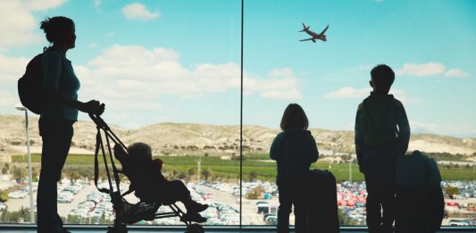 Terbang Long-Haul dengan Anak-anak