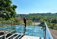 Bukan di Cina, Jembatan Kaca di Magelang Ini Juga Tak Kalah Indah