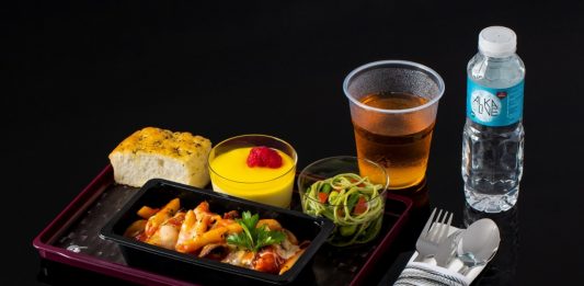 Qatar Airways Perkenalkan Menu Makanan Kelas Ekonomi Baru