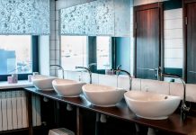 Nyaman Menggunakan Kamar Mandi Publik di Hostel