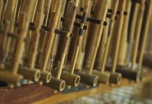 Liburan ke Bandung, Yuk Main Angklung di Saung Angklung Udjo!