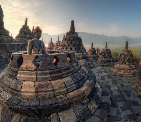Cegah Kerusakan, Anak Tangga Candi Borobudur Akan Dilapisi Kayu Jati