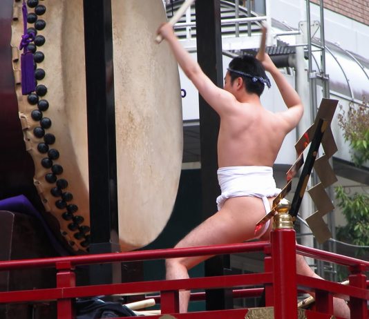 Virus Corona Mengancam, Jepang Tetap Adakan Festival Telanjang