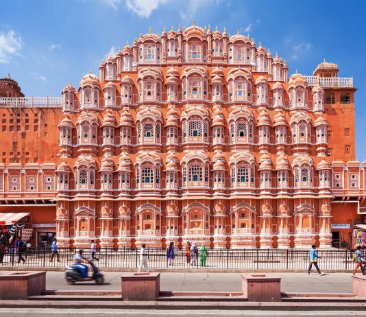 India Menangguhkan Visa Turis hingga 15 April 2020