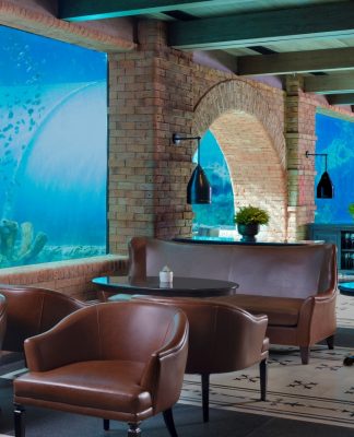 Serasa Bersantap di Bawah Laut, Pengalaman Unik Ini Cuma Ada di Bali!