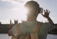 Tanpa Perlu Keluar Rumah, Yuk Jalan-jalan Virtual ke Tempat Wisata Ini!