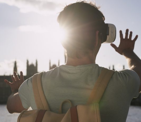 Tanpa Perlu Keluar Rumah, Yuk Jalan-jalan Virtual ke Tempat Wisata Ini!