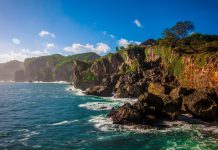 Unik, Pantai Ini Tampilkan Keindahan Jajaran Tebing Batu Eksotis
