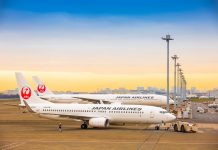 JAL dan Emirates Batasi Jadwal Penerbangan dan Kuota Penumpang