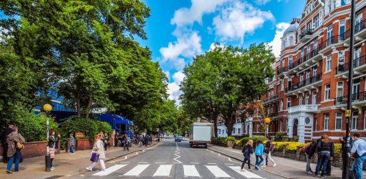 Manfaatkan Lockdown, Abbey Road Crossing Dicat Ulang