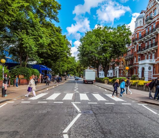 Manfaatkan Lockdown, Abbey Road Crossing Dicat Ulang