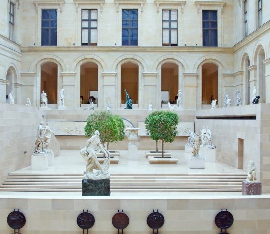 Louvre Museum Akan Beroperasi Kembali Mulai 6 Juli