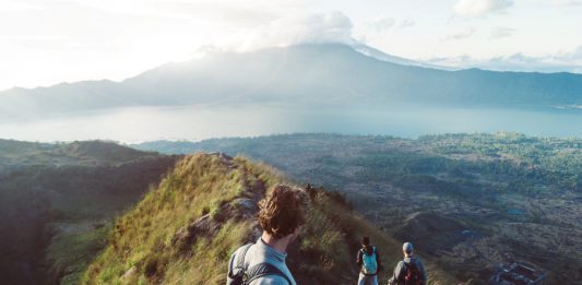 Pertama Kali Naik Gunung? Ini 9 Kesalahan Umum yang Harus Dihindari