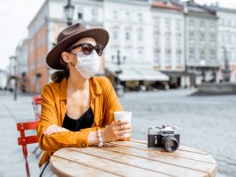 Patuhi Aturan Jaga Jarak, Kota-kota di AS Tutup Jalan untuk Restoran