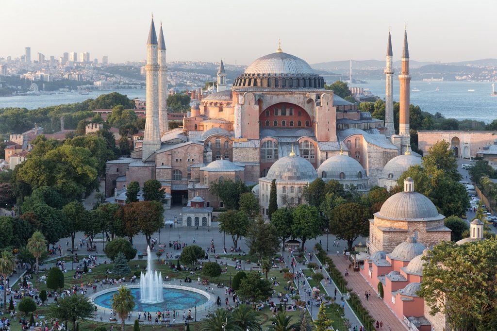 Setelah 86 Tahun Berstatus Museum, Hagia Sophia Kembali Menjadi Masjid ...