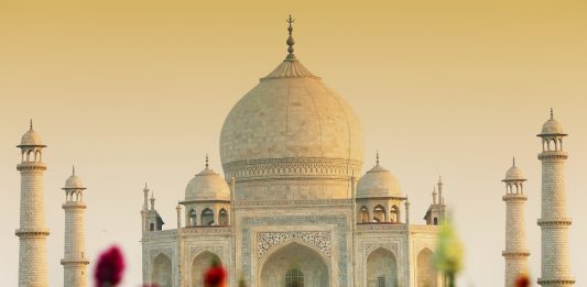 Taj Mahal Buka Kembali dan Terbatas bagi 5.000 Pengunjung