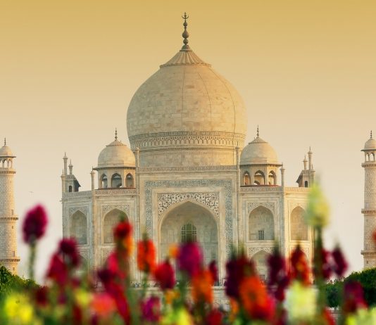 Taj Mahal Buka Kembali dan Terbatas bagi 5.000 Pengunjung
