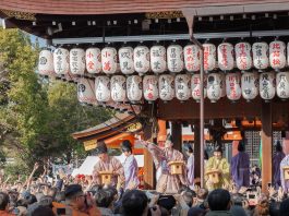 Tiap Musim Semi, Warga Jepang Melempar Kacang untuk Mengusir Roh Jahat