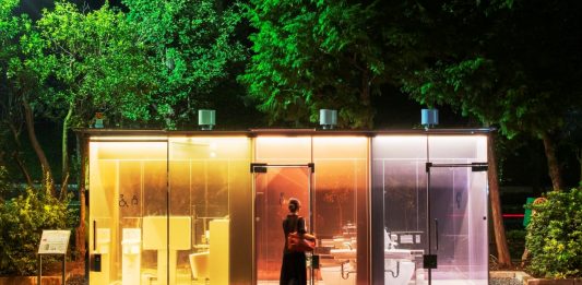Unik, Tokyo Kini Punya Toilet Umum Transparan di Shibuya