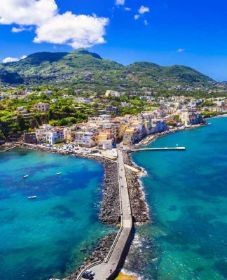 Lupakan Capri yang Ramai, Italia Punya Ischia yang Tak Kalah Memesona