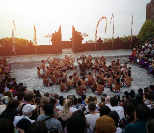 Tak Lagi Sama, Simak Panduan Menonton Kecak di Era Normal Baru