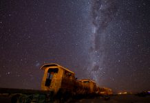 Tak Cuma Dataran Garam, Uyuni Juga Punya Kuburan Kereta yang Fotogenik