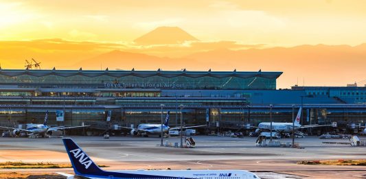 ANA Uji Coba Fitur Pintu Toilet Tanpa Sentuh