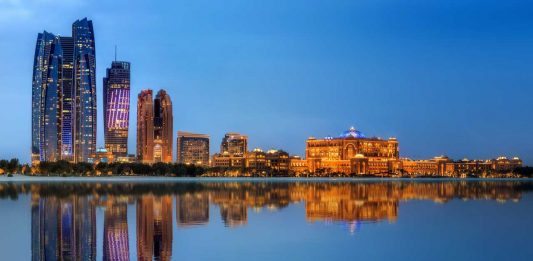 Turis Masuk Abu Dhabi Wajib Kenakan Gelang Pelacak Karantina