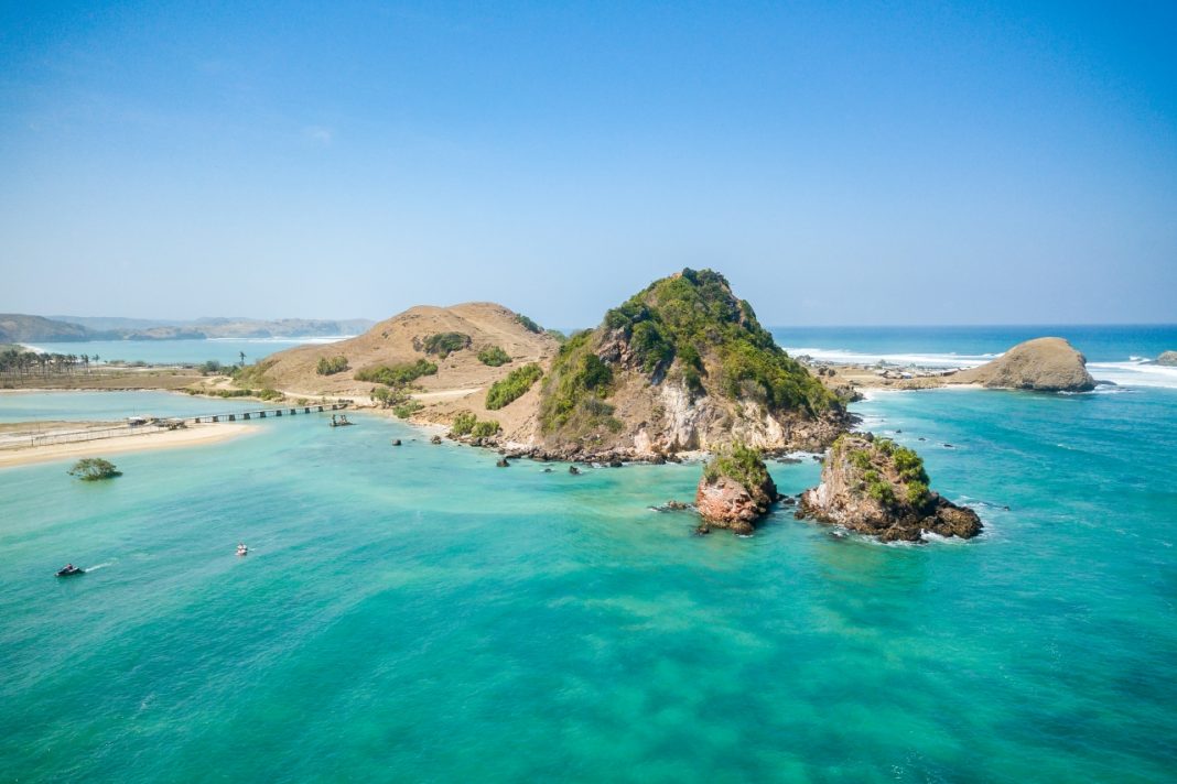 7 Pantai Terbaik di Lombok, Sudah Pernah ke Sini? - Where Your Journey