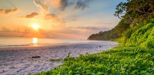 25 Pantai Terbaik di Asia, 5 di Antaranya Ada di Indonesia