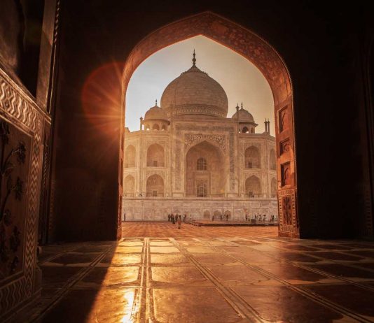 Setelah Tutup 6 Bulan, Taj Mahal Kembali Terima Pengunjung