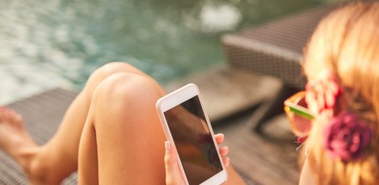 5 Cara Melewatkan Waktu #DiRumahAja Agar Terasa Seperti Liburan