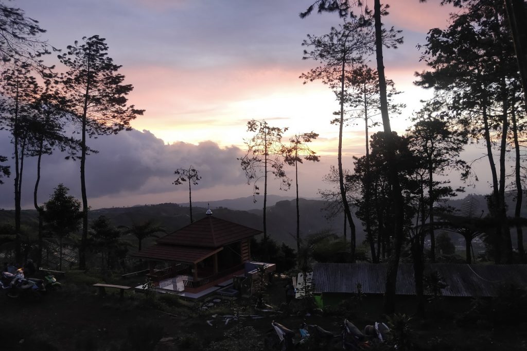 4 Jalur Menantang Menuju Puncak Tertinggi di Jawa Barat - Where Your ...