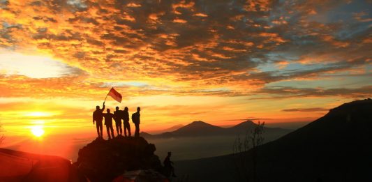 Jalur Favorit Pendaki di Gunung Sindoro Dibuka Kembali